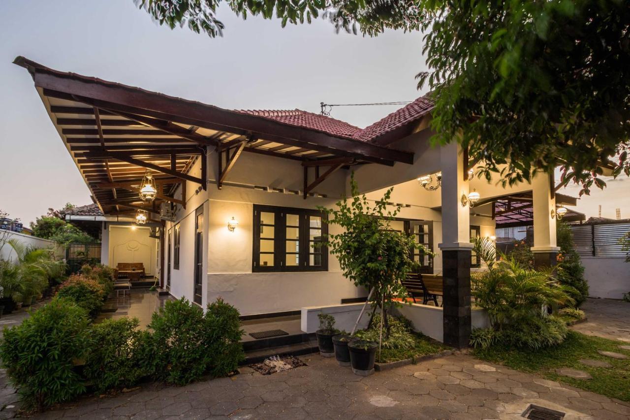 Ndalem Sarengat Leilighet Yogyakarta Eksteriør bilde
