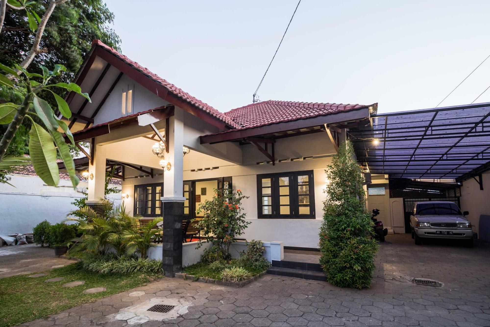 Ndalem Sarengat Leilighet Yogyakarta Eksteriør bilde